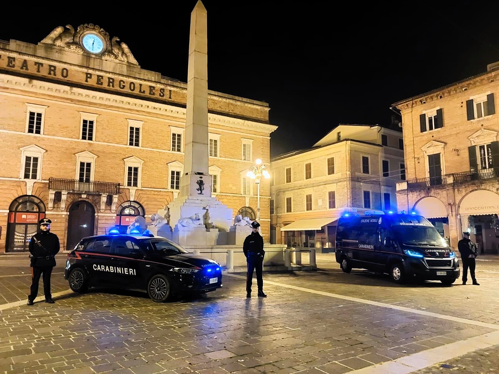 Operazione antidroga nella notte:  denunciata una 44enne,  sequestrati hashish e cocaina