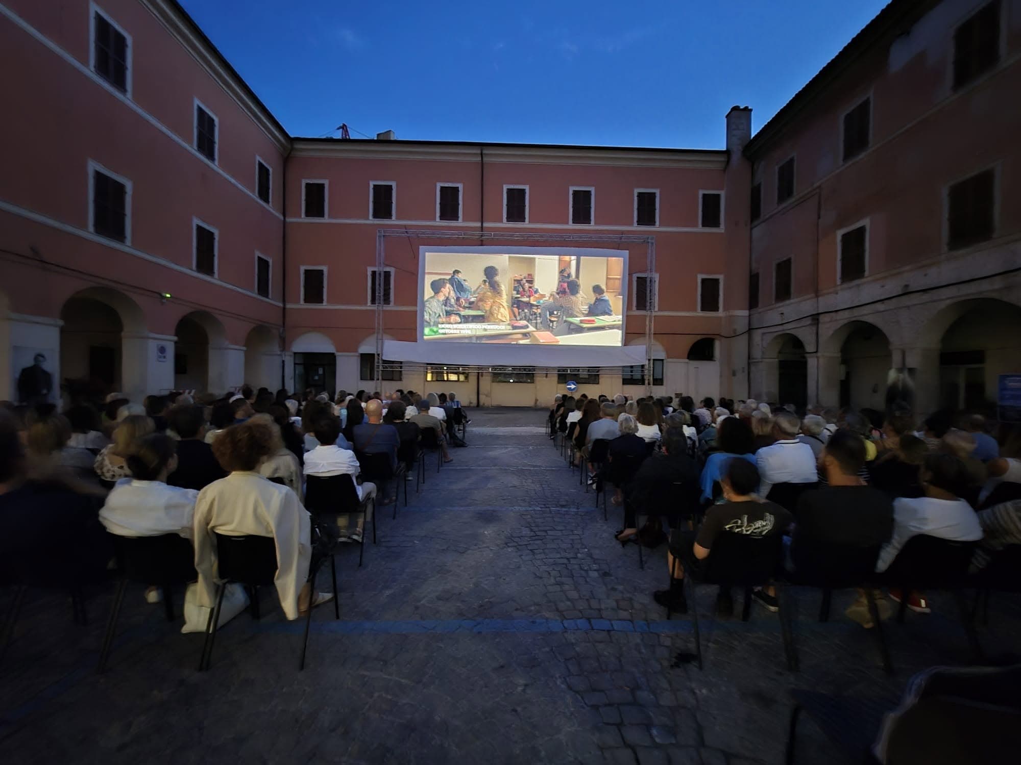 Arena cinema all’Appannaggio,   residenti autorizzati a parcheggiare  anche in altri settori cittadini