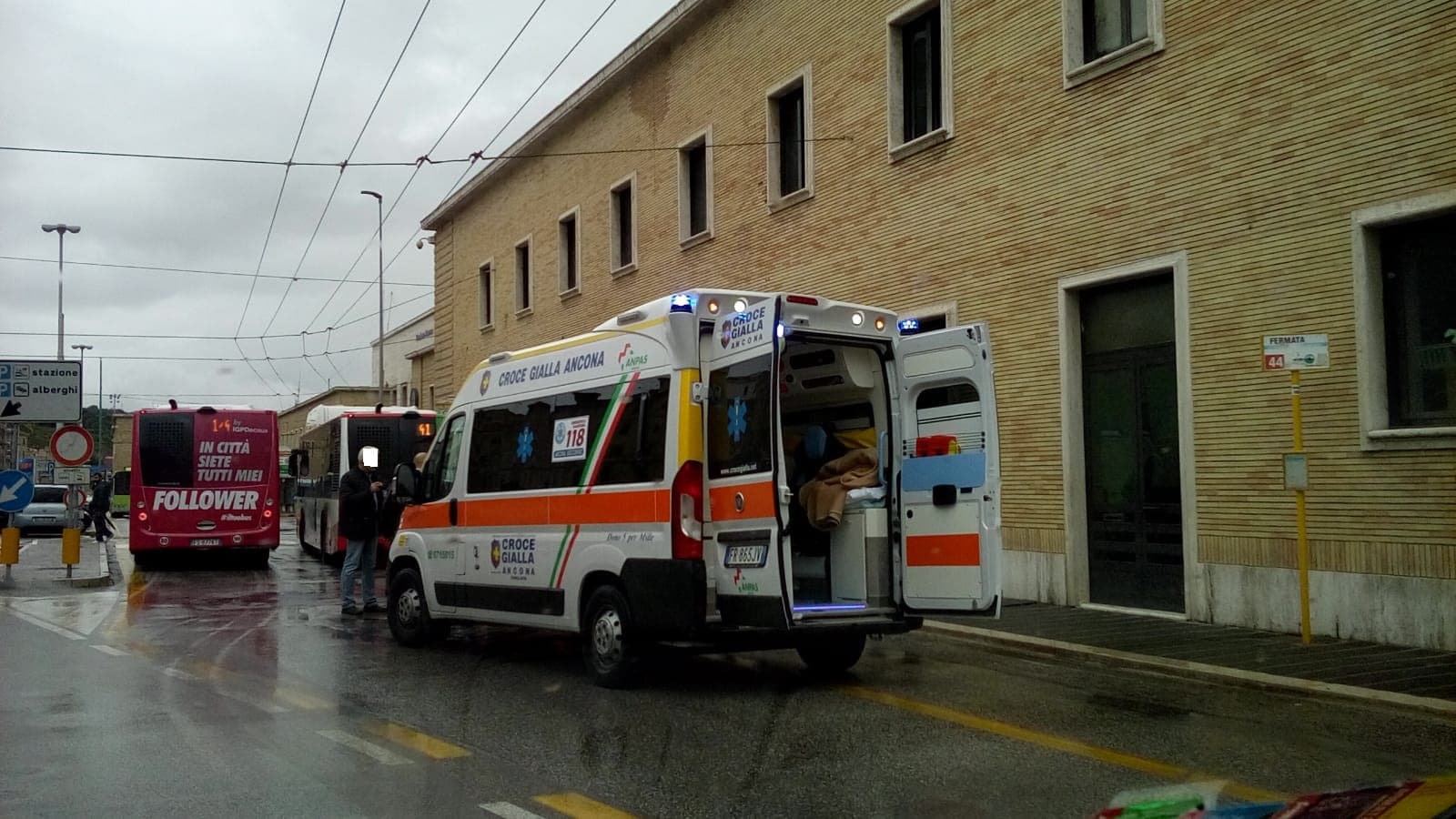 Ubriaco sul treno,  soccorso un 26enne