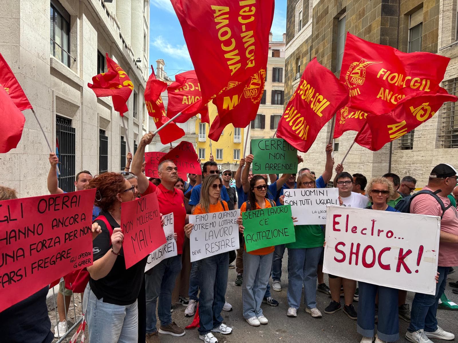 Electrolux, nuova assemblea dei lavoratori:  «Ora inizia una fase di confronto serrato»