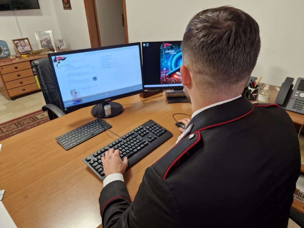 Finto Maresciallo dei carabinieri  svuota il conto a un anziano:  truffa da quasi 12mila euro
