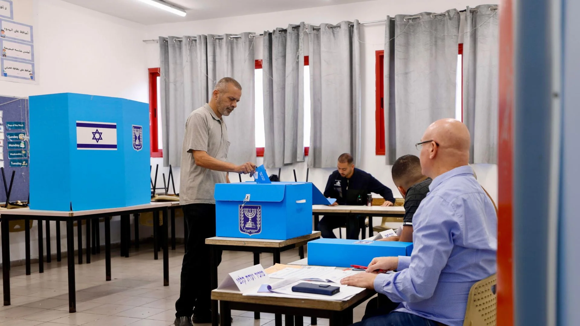 Elezioni in Israele: Netanyahu sfida Eisenkot con un'affluenza in crescita