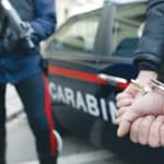 Ancona, tenta una rapina in banca e prende in ostaggio due dipendenti: arrestato