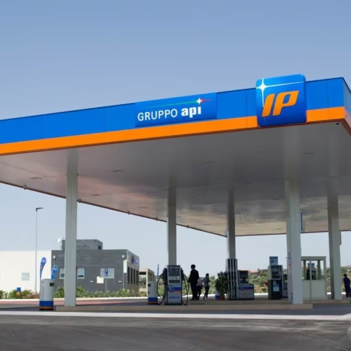 Anche IP segue Eni: l'effetto a catena sui prezzi dei carburanti