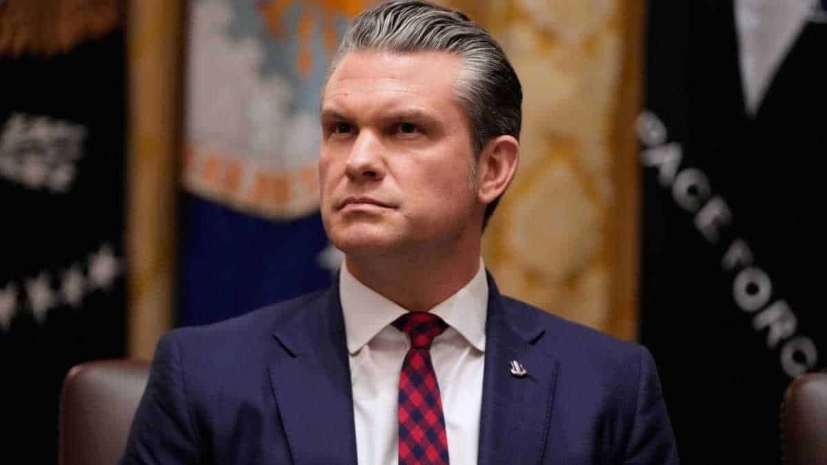 Il capo del Pentagono Hegseth contro l’Ue sui migranti: “L’Europa rischia una nuova invasione”