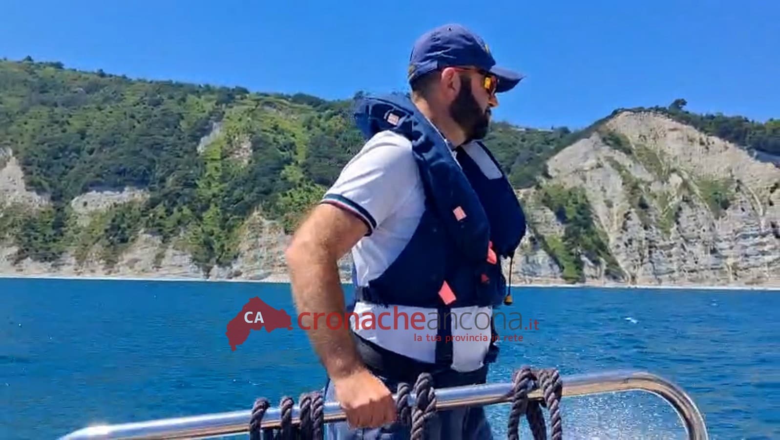 «Rotta per Mezzavalle»:  in pattuglia con la Guardia Costiera  tra mare e falesia  (Foto/Video) 