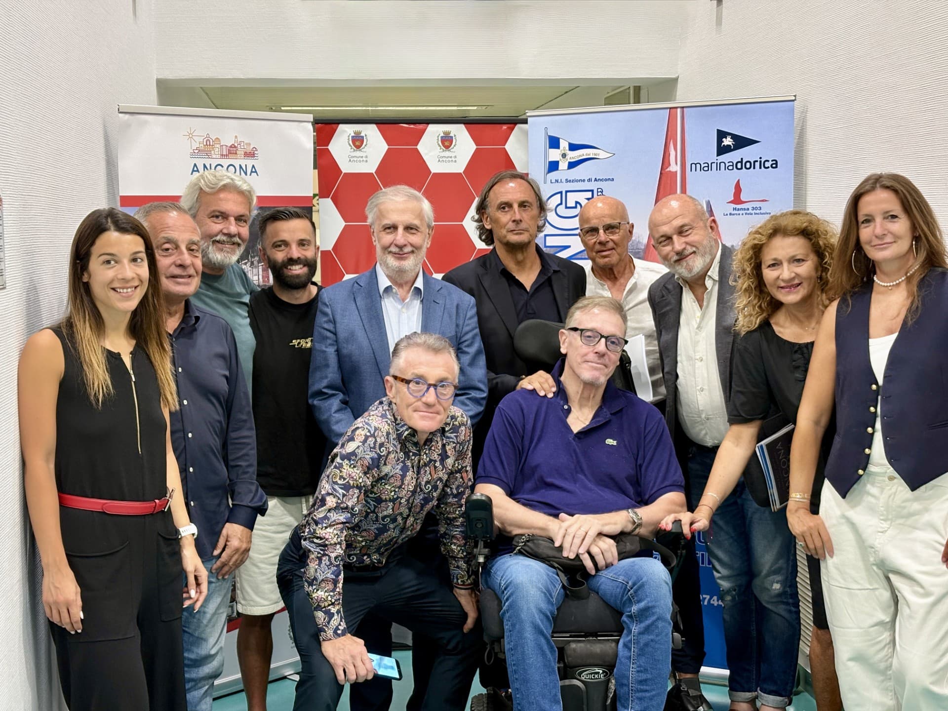 Piazza Cavour diventa un’arena di Padel:  la City Cup con Costacurta, Zaccardo e Marchegiani