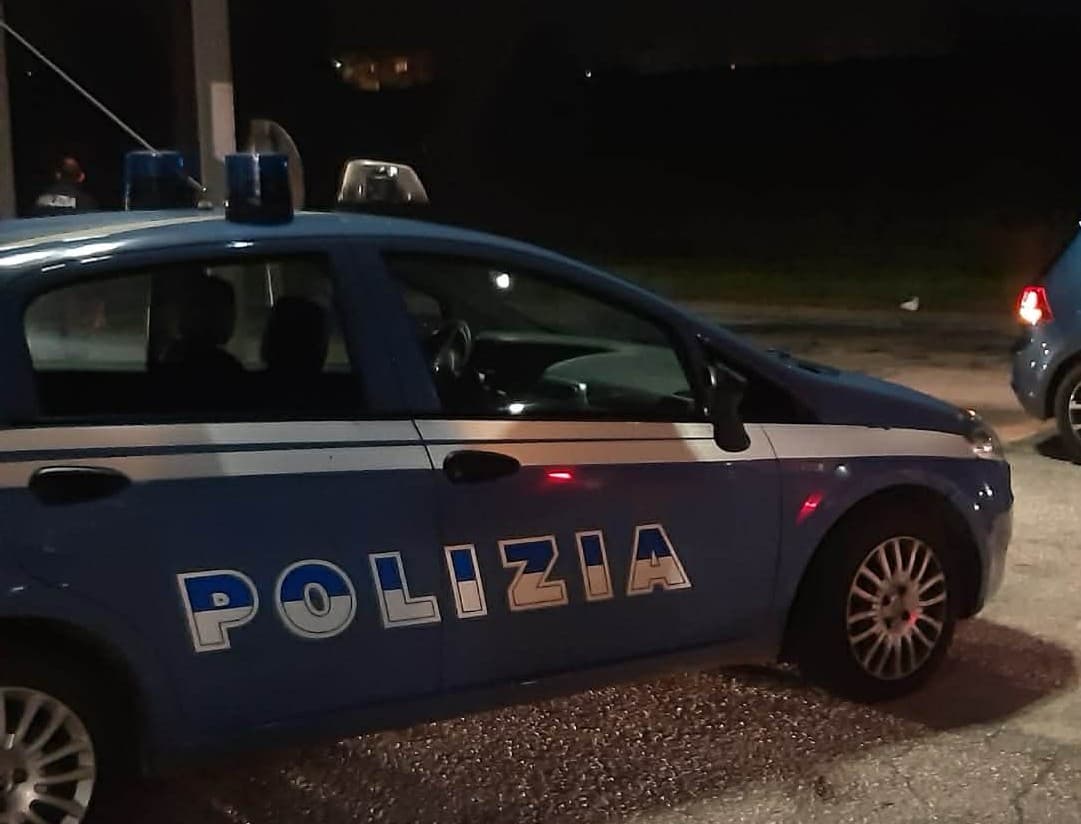 Intercettati fuori dal casello della A14  con oltre un chilo di hashish:  arrestato un 24enne
