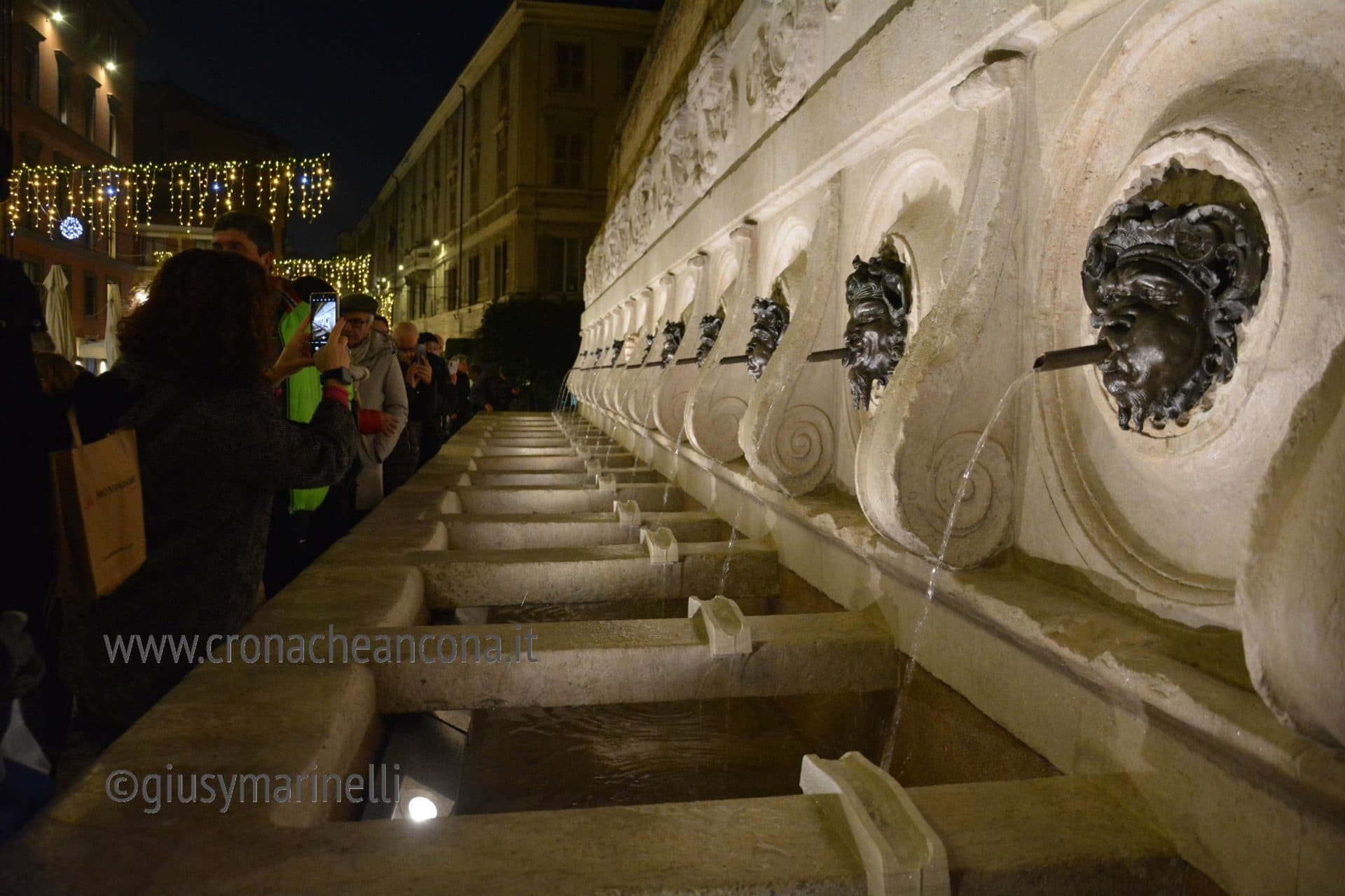 Giornata mondiale Sclerosi Sistemica, si illumina di viola la Fontana del Calamo