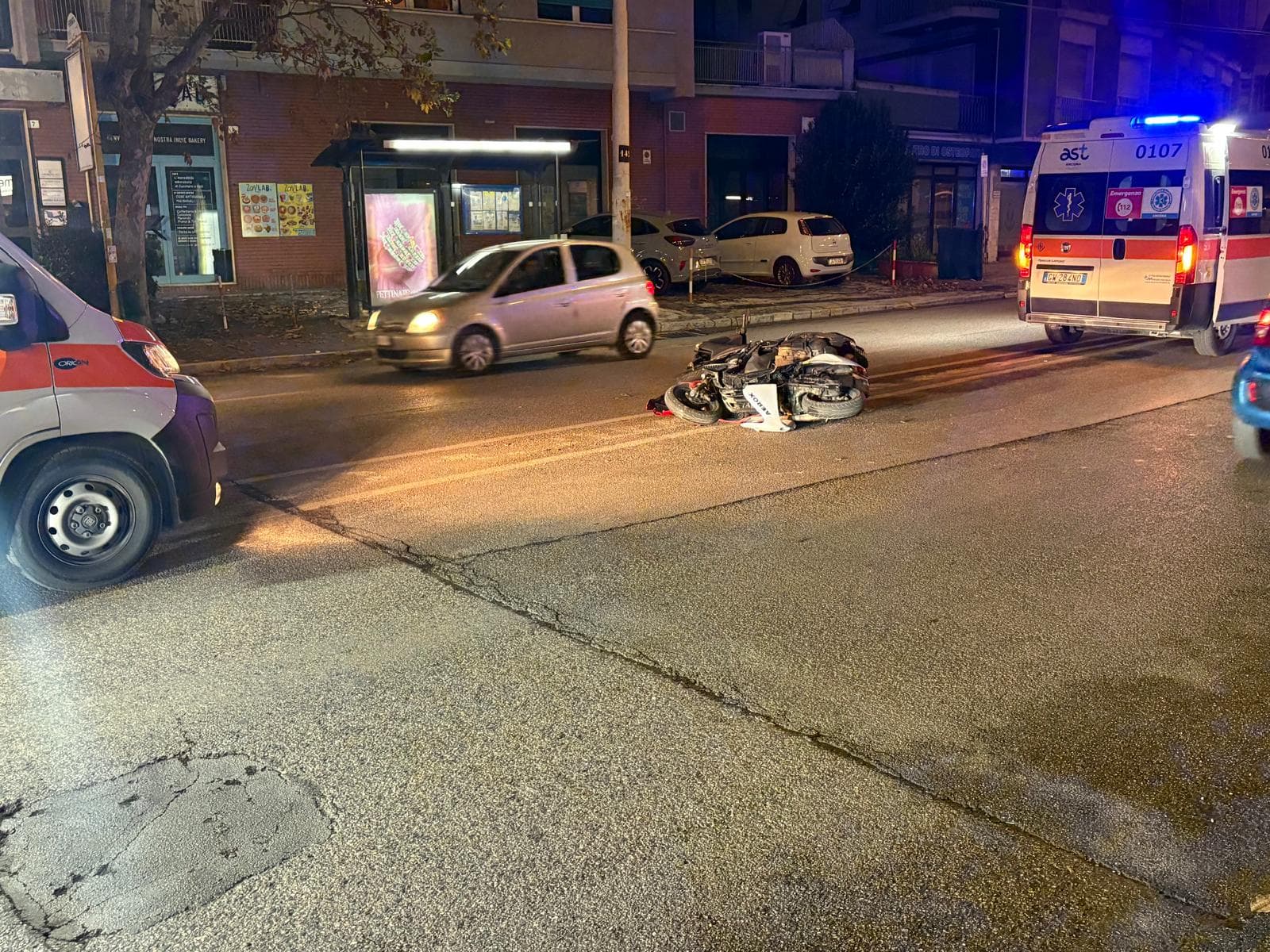 Scontro tra scooter, due feriti