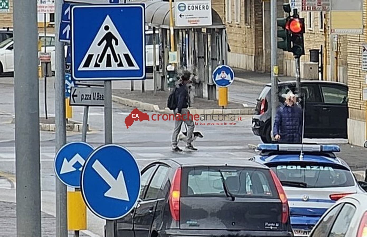 Lancia oggetti in un locale  e aggredisce i poliziotti con un martello:  foglio di via per 4 anni