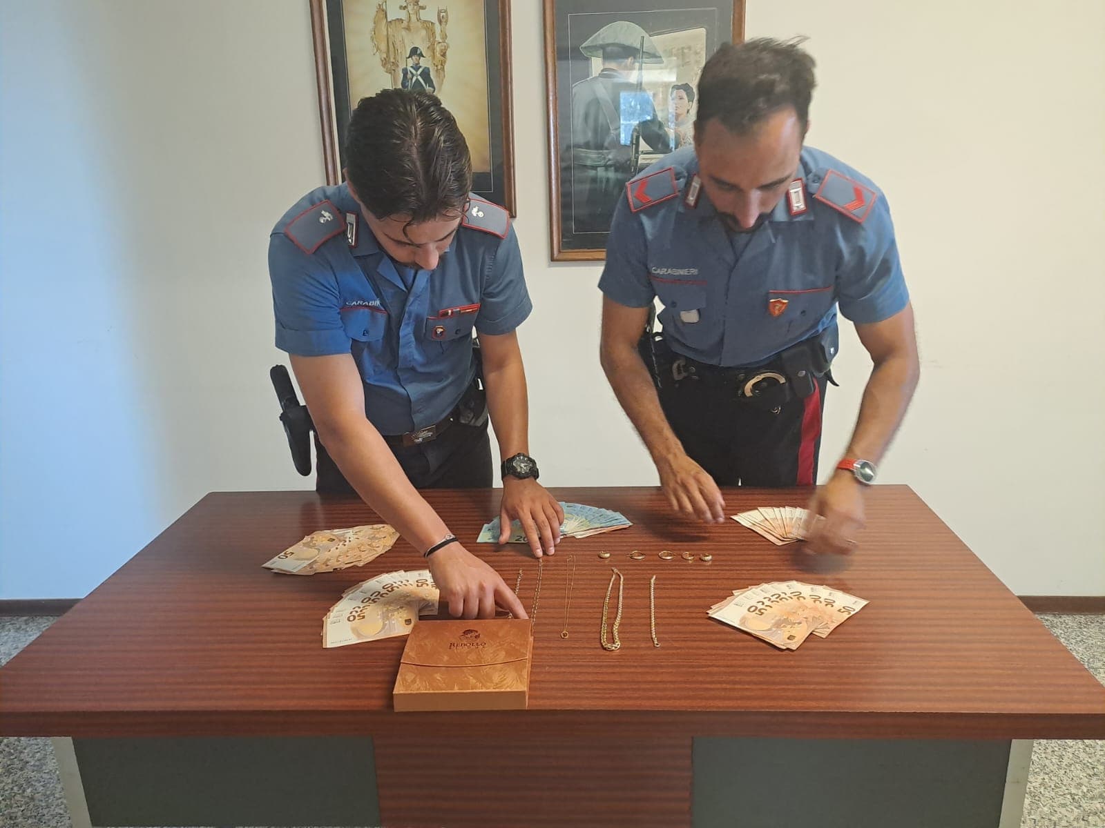Truffa dell’incidente alla figlia:  anziana raggirata,  tre arresti dopo un inseguimento