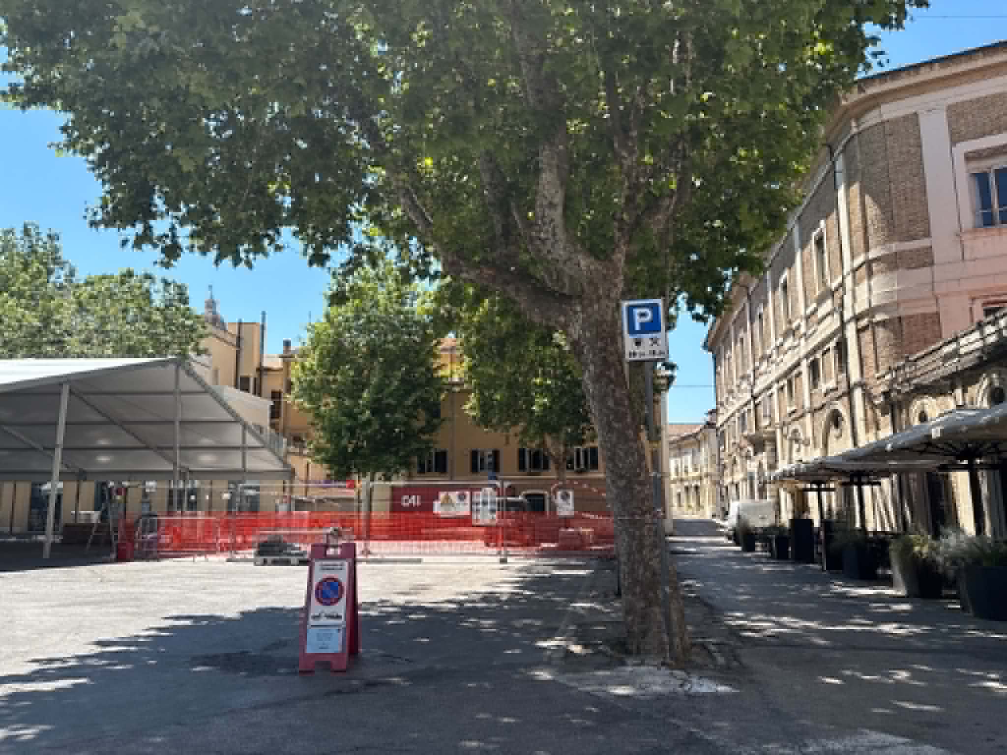 Piazza Simoncelli chiusa ai veicoli.  Da luglio verrà riaperta ma non tutta