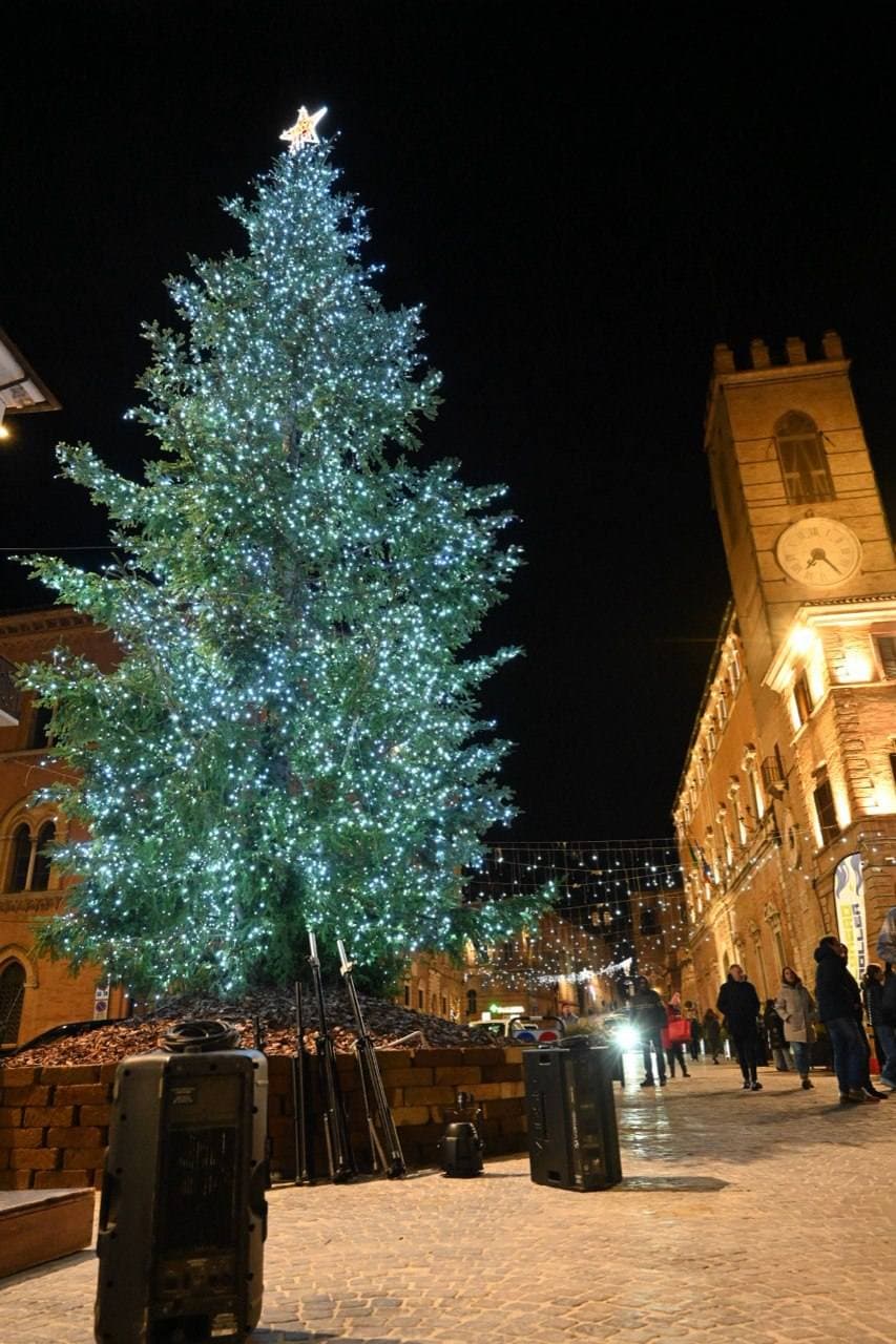 ‘Osimo Città Natale 2025’,  per animare centro e frazioni il Comune  impegna più di 100mila euro
