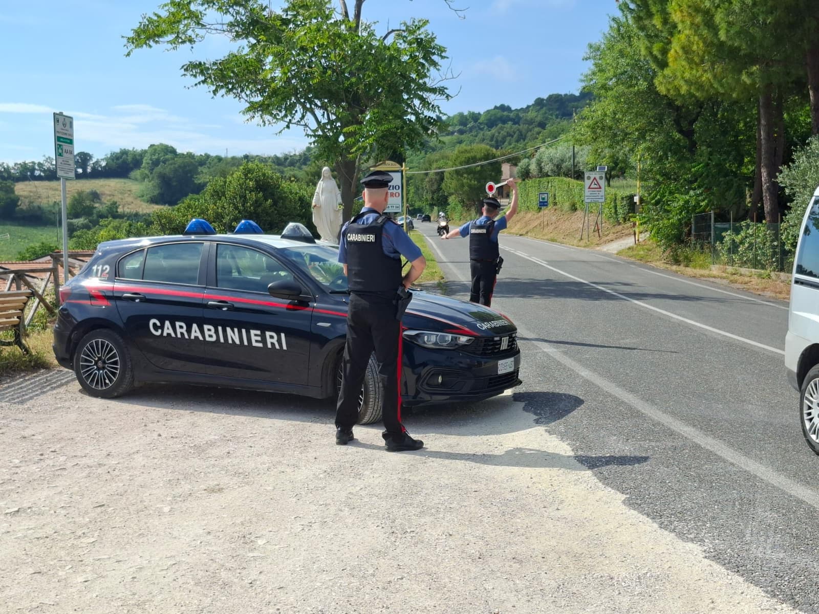 Ubriaco al volante alle 10 del mattino:  fermato dai carabinieri  con tasso alcolemico a 1,41