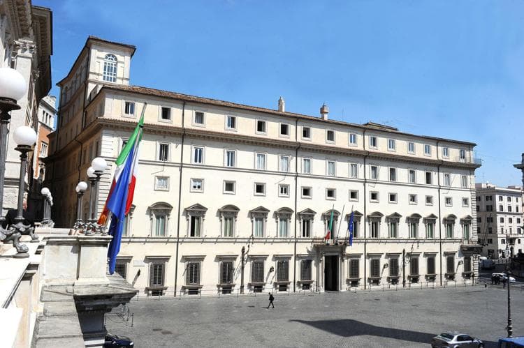 Migranti, il Cdm vara il decreto sul Patto Ue: procedure accelerate e trattenimento fino a 72 ore