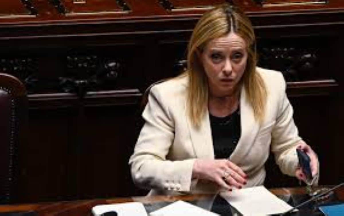 Meloni, descalation e coordinamento europeo. Oggi la premier illustrerà la strategia del governo a Camera e Senato