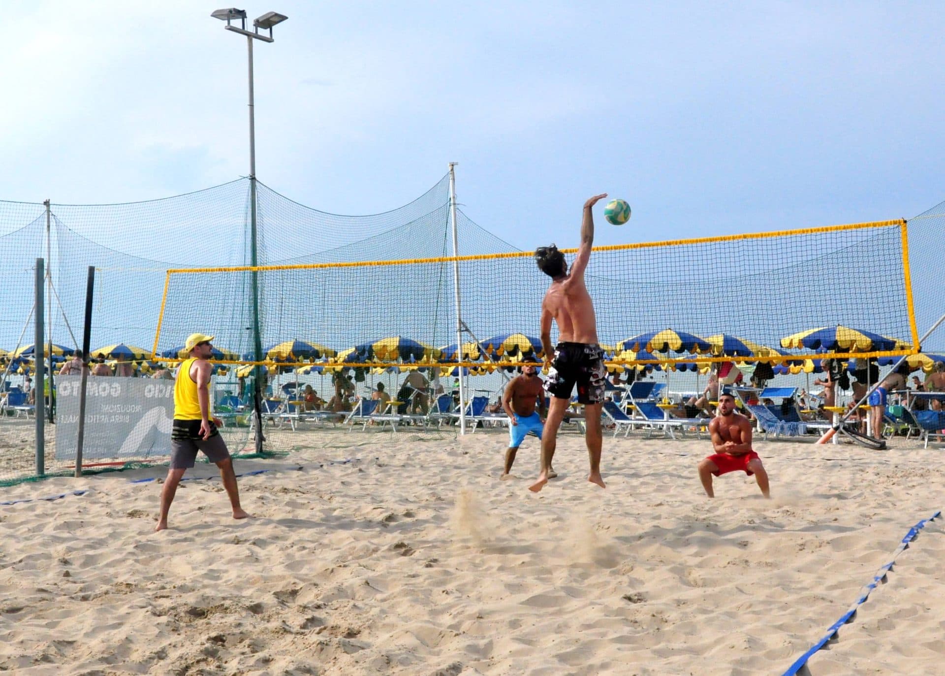 Il beach volley  scende in campo per lo Iom