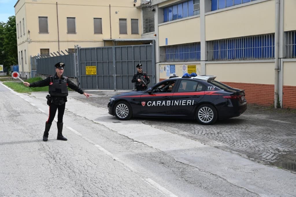 Truffa delle “finte acquirenti”:  derubano una coppia di anziani,  incastrate due donne