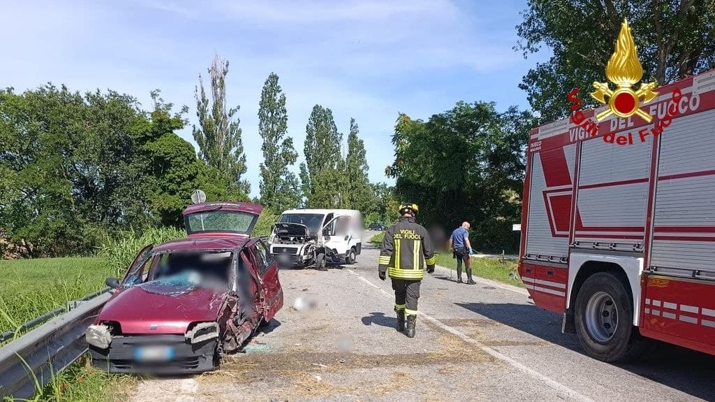 Scontro tra auto e furgone sulla Corinaldese:  fuori pericolo la 69enne ferita domenica