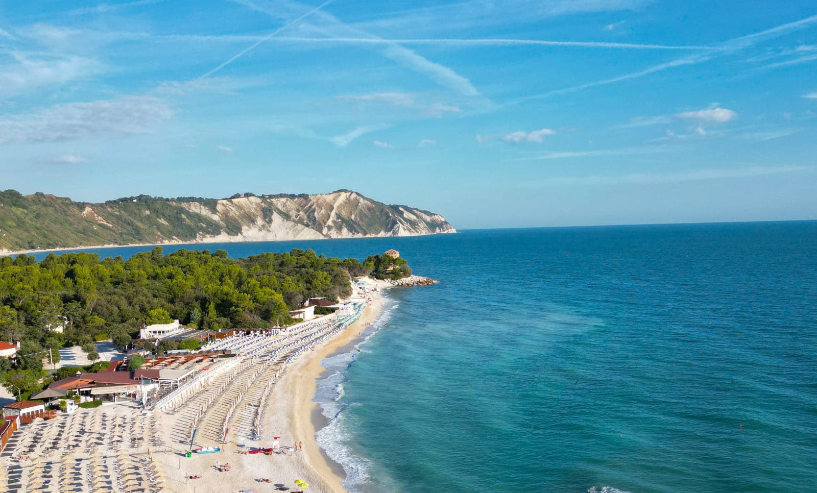 Portonovo, un mare di eventi:  Ancona celebra la Bandiera Blu 2026  e omaggia Aldo Roscioni