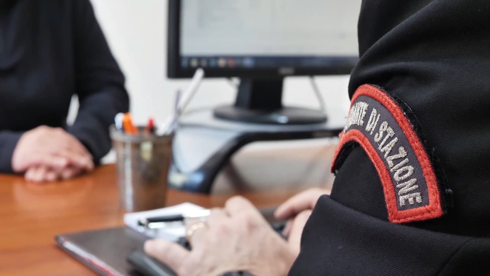 Si spacciano per Maresciallo dei carabinieri  e gli svuotano il conto:  tre denunce per una truffa da 35mila euro
