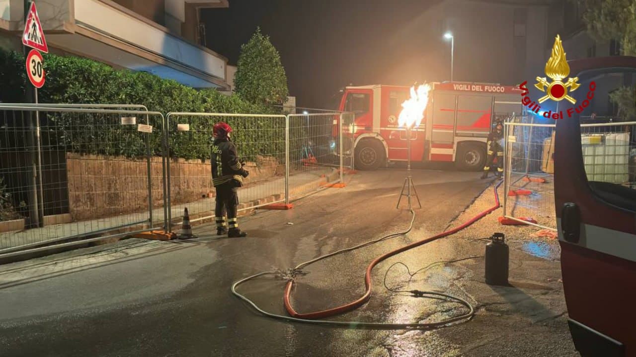 Principio di incendio  per una bombola di Gpl:  arrivano i vigili del fuoco