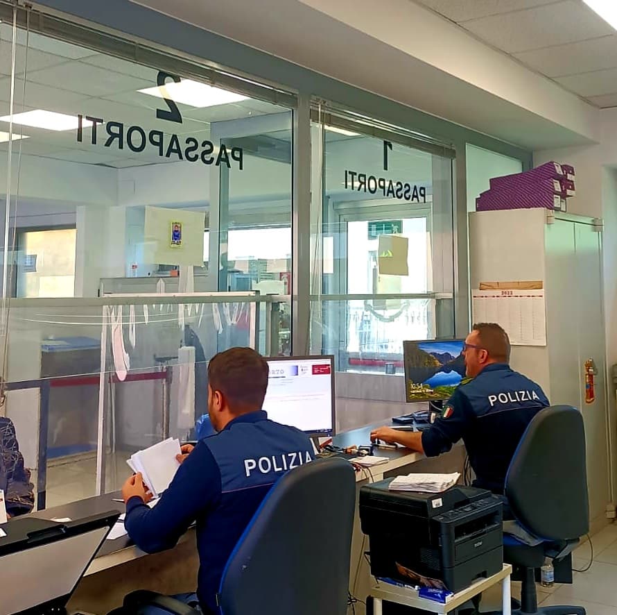 Passaporti, la questura accelera: Open Day  e nuove regole per i pagamenti