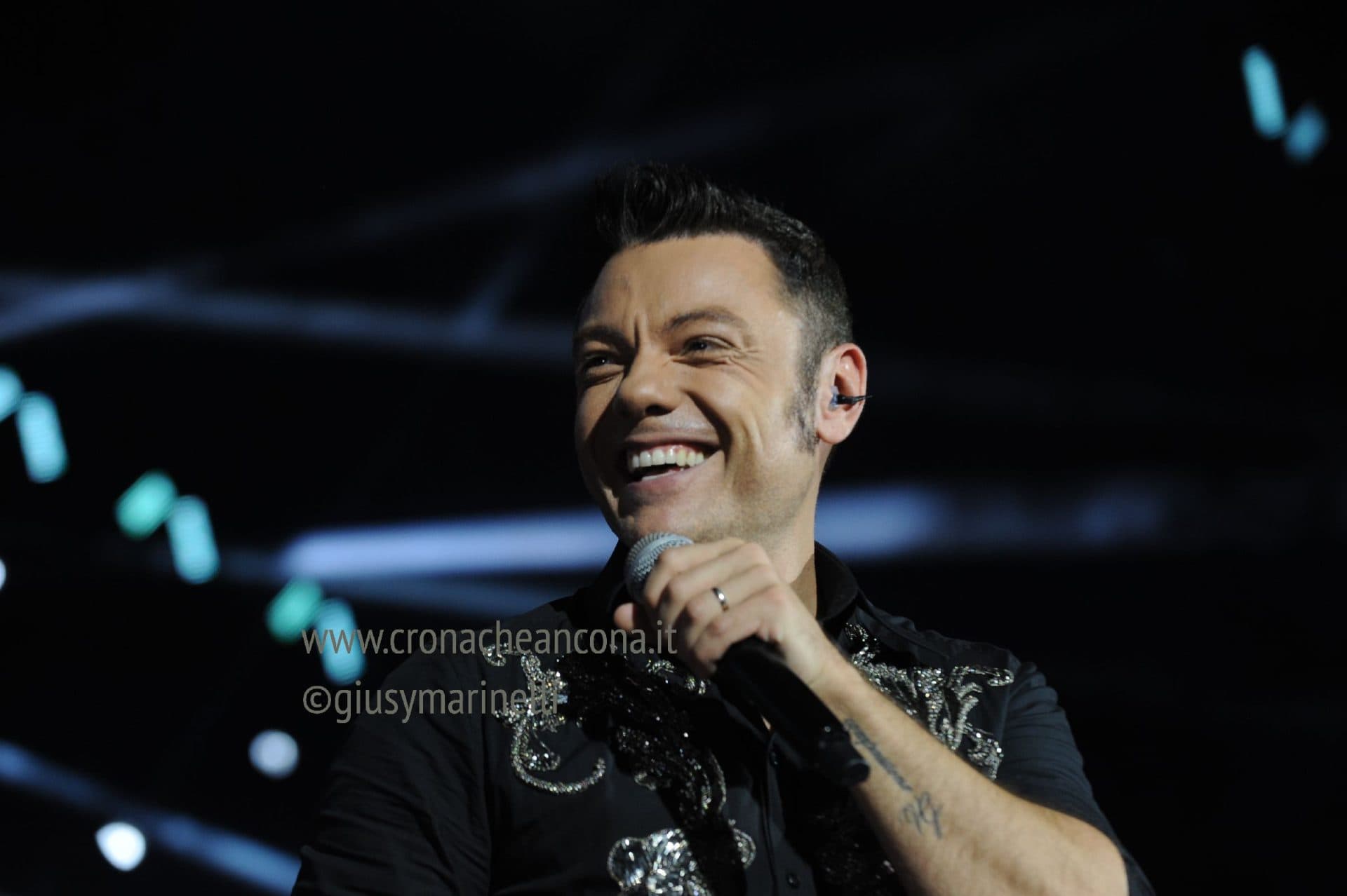 Tiziano Ferro al Del Conero:  il piano speciale di navette e parcheggi