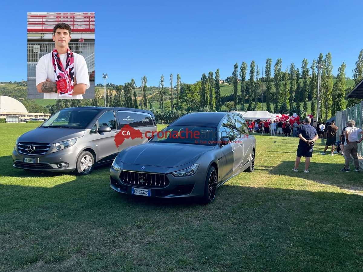 Addio Davide,  il dolore di un’intera comunità  sul campo sportivo di Polverigi