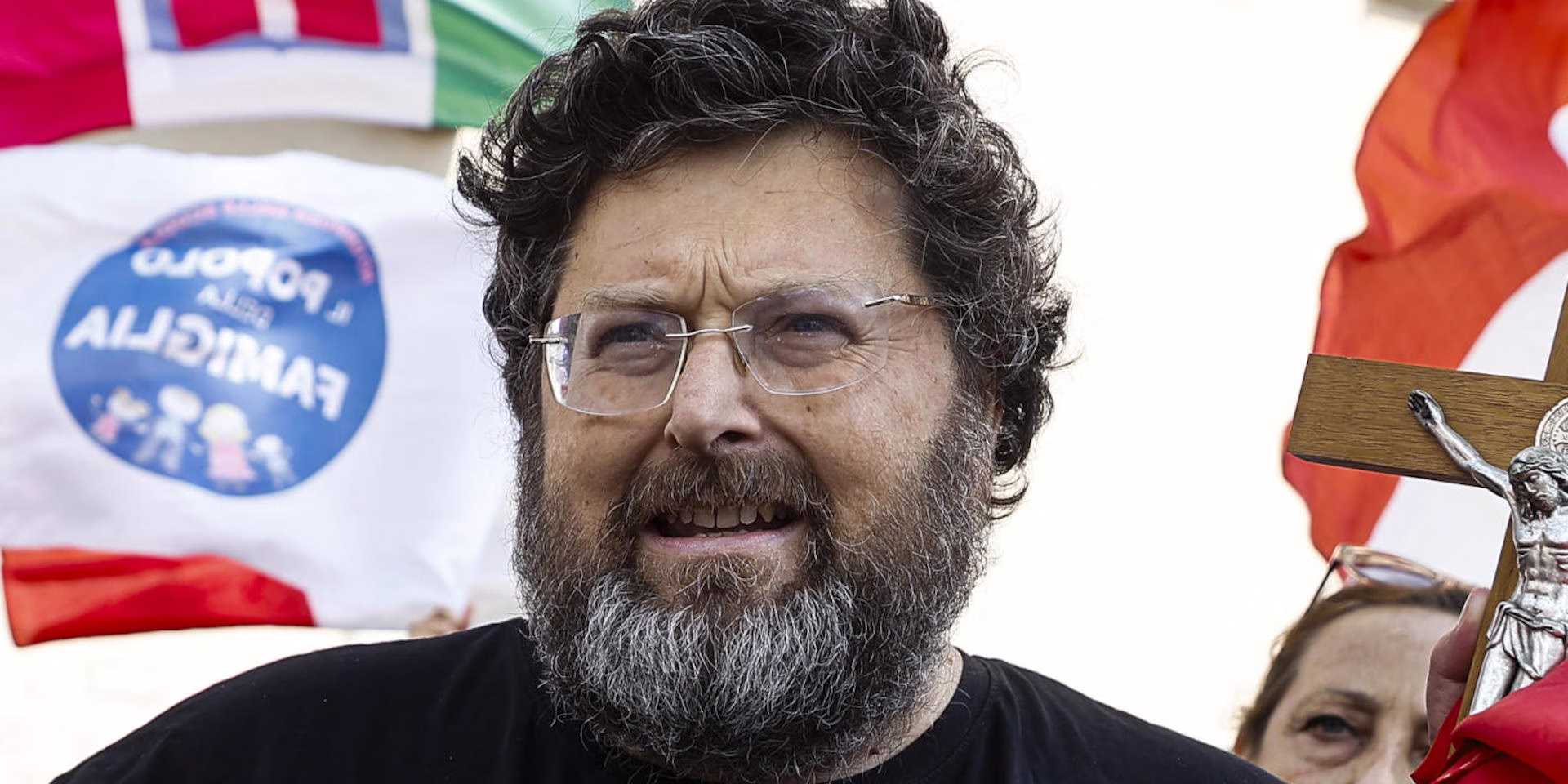 Mario Adinolfi arrestato: violava i domiciliari usando i social